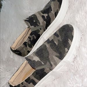 SODA slip on camo sneakers. UNWORN WOMENS SIZE 9